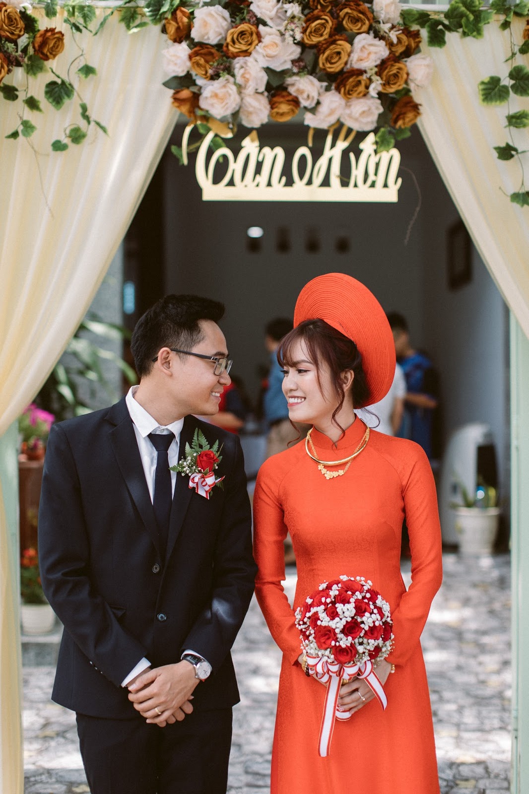 Xóa tan lo âu với 3 bí kíp chọn áo dài cưới Xoa-tan-lo-au-voi-3-bi-kip-chon-ao-dai-cuoi