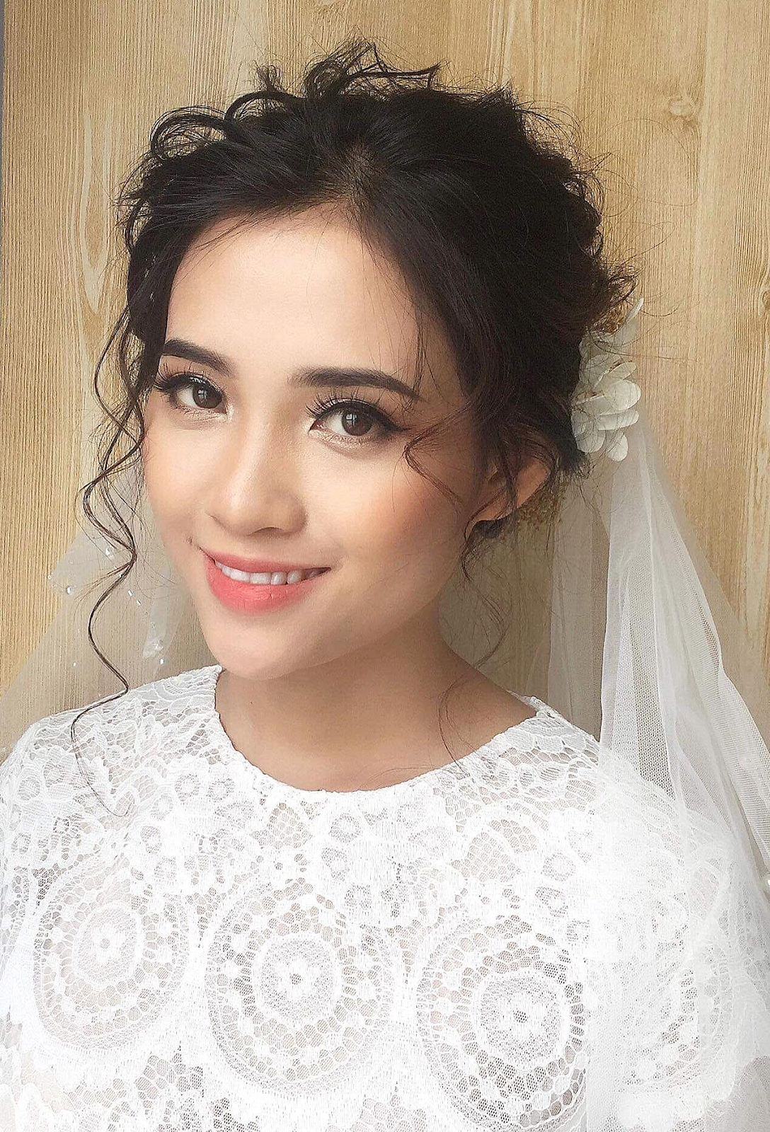 Top 5 xu hướng trang điểm cô dâu mới nhất 2021 Trang điểm cô dâu theo phong cách sexy quyến rũ