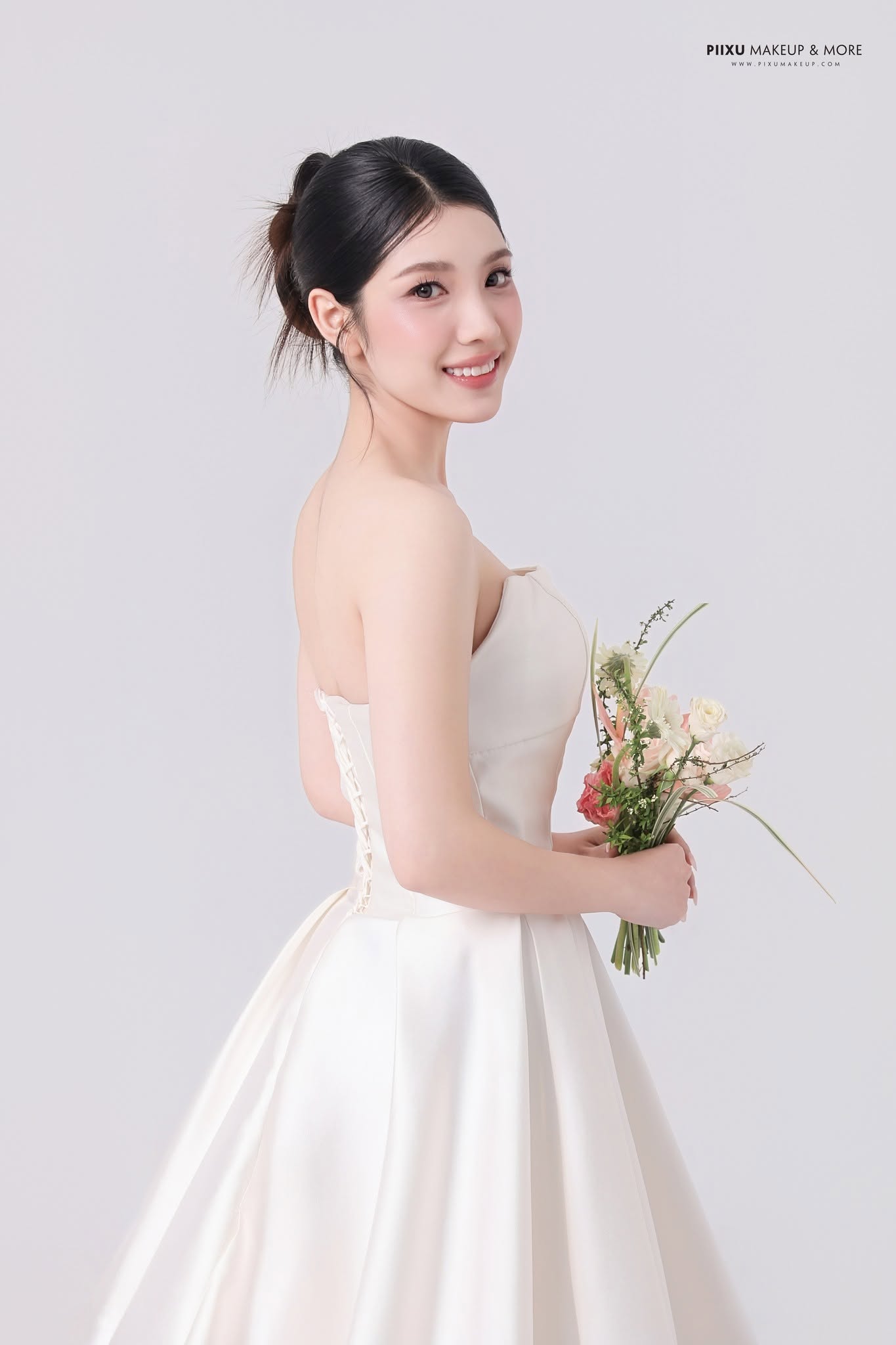KIỂU MAKEUP CÔ DÂU ĐẸP NHẤT 2026 Cô dâu trang điểm cho ngày cưới tại Xoài Studio Nha Trang