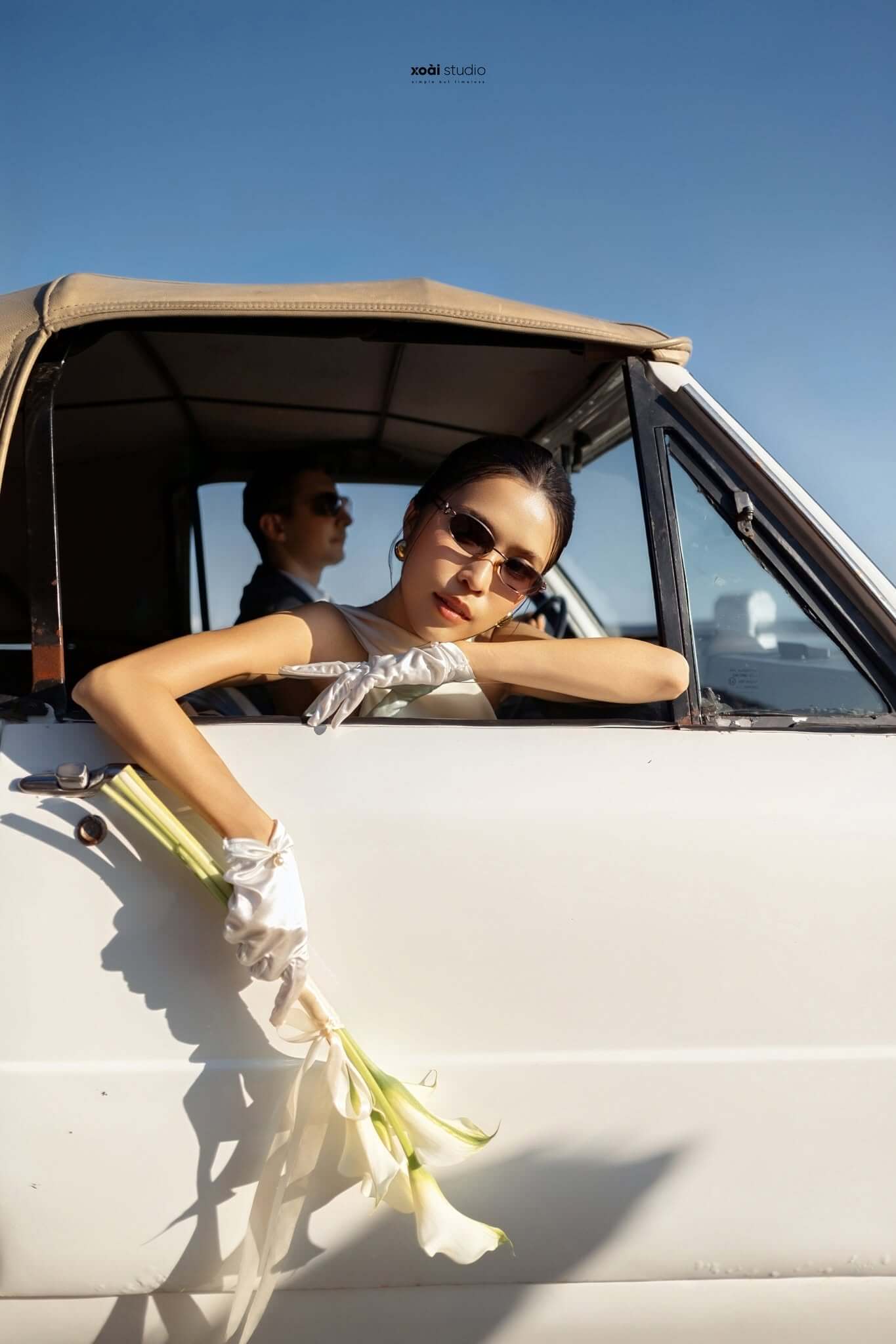 Pre-wedding ngoại cảnh Nha Trang Cô dâu trong ô tô tại buổi chụp pre-wedding ngoại cảnh Nha Trang