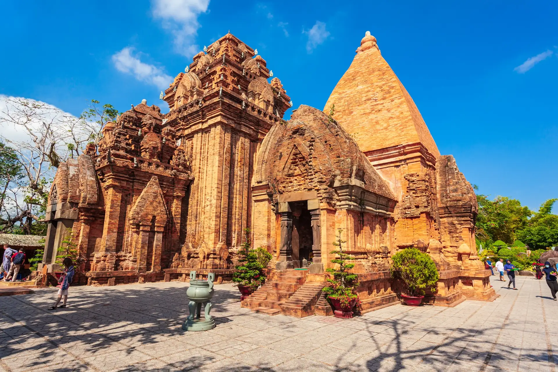 Đi Nha Trang chụp ảnh ở Xoài: ăn gì, chơi đâu, thư giãn chỗ nào? thap ba Ponagar 1