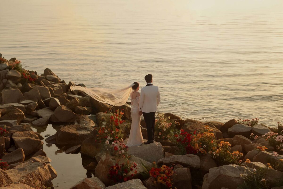 Chụp Ảnh Cưới Nha Trang Anh và Hưng với concept hoa bên biển Hòn Đỏ - Xoài Weddings